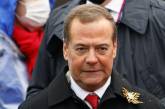 Медведев призывает россиян скачивать пиратские фильмы, чтобы «обанкротить нетфликсы»