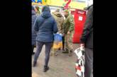 У Тернополі жінки «відбивали» перехожого від працівників військкомату (відео)