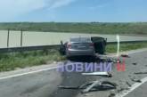 На одеській трасі «Хюндай» врізався у відбійник: постраждав водій (відео)