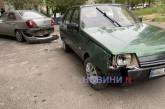 В Николаеве пьяный пенсионер за рулем «лихачил» в жилой зоне и врезался в припаркованное авто