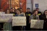 В Тбилиси протестовали против возобновления авиарейсов с РФ