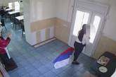 У Мелітополі «судитимуть» дівчину, яка зірвала прапор РФ у кафе