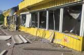 Внаслідок ракетного удару в Миколаєві зруйновано зупинку, пошкоджено житлові будинки та магазини (фото)