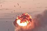 У тимчасово окупованих районах Херсонської області вибухи: повідомляється про детонацію БК (відео)