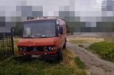 У Миколаєві мікроавтобус «зніс» дорожній знак