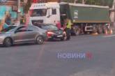 У центрі Миколаєва зіткнулися фура, «Форд» та «Фольксваген»