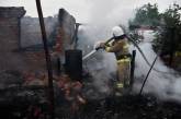 В Николаеве горел дом: пострадал мужчина (фото, видео)