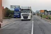 У Миколаєві через спеку обмежили рух вантажівок