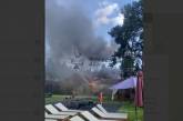 В Киевской области произошел пожар на территории элитного ресторана (видео)
