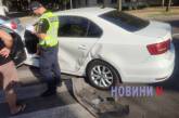 У центрі Миколаєва зіткнулися «Фольксваген» та «Джилі» – постраждала водійка