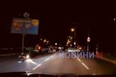 У Миколаєві мотоцикліст на повному ходу врізався в «Тойоту» - потерпілого увезла швидка (відео)