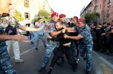 У Єревані вимагають розблокувати Лачинський коридор: понад десяток затриманих