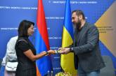 Вірменія передала Україні гаджети для школярів