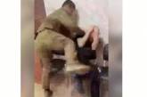 Кадыров опубликовал видео, как его сын избил мужчину, арестованного за сожжение Корана