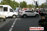 В центре Николаева маршрутка столкнулась с  BMW X6