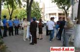 В Николаеве общественники перекрыли движение перед зданием областной милиции