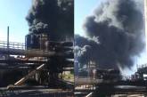 Окупанти вдарили ракетою по Авдіївському коксохімічному заводу: почалася пожежа (відео)
