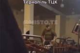 З'явилося відео побиття мобілізованих у ТЦК Тернополя: у ГБР відреагували