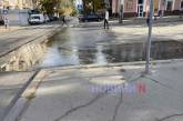На головній пішохідній вулиці Миколаєва – нестерпний запах: тече каналізація
