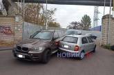 Біля «Епіцентру» у Миколаєві зіткнулися BMW X5 та «Шкода»