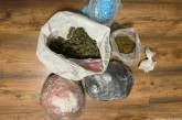 Фасував та збував наркотики: поліцейські затримали 24-річного миколаївця