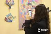 У Миколаєві на виставці представили ікони та картини, намальовані на рибах