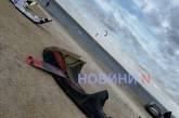 Поймали ветер и волну: в Николаевской области кайтсерфингисты устроили зрелищное представление (видео)