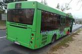 В Николаеве зеленый автобус «притер» машину, пострадавшую в ДТП