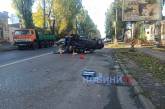 У центрі Миколаєва вантажівка перевернула «Фіат»: постраждали водій та пасажир (відео)