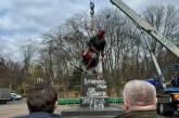 У Києві знесли пам'ятник Пушкіну (фото, відео)