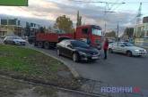 Біля ринку «Колос» у Миколаєві зіткнулися «Мазда» і вантажівка