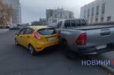 У центрі Миколаєва дівчина на «Форді», рухаючись заднім ходом, врізалася в «Тойоту»