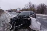 На трассе под Вознесенском столкнулись ВАЗ и BMW: пострадал один из водителей