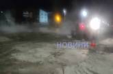 В Николаеве порыв теплосети: улицы заволокло паром, работы ведутся даже ночью (видео)