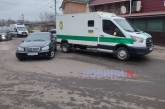 «Мерседес» и инкассаторский автомобиль столкнулись возле банка в Николаеве