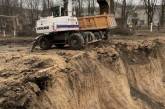 На території ліцею у Первомайську незаконно знесли 43 дерева та вирили котлован