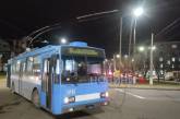 В центре Николаева неисправный троллейбус заблокировал движение электротранспорта (видео)