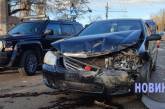 В Николаеве столкнулись три автомобиля: на проспекте пробка