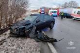 На Дніпропетровщині зіткнулися п'ять легковиків та вантажівка, є поранені