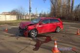 На перекрестке в Николаеве столкнулись «Мерседес» и «Фольксваген»