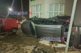 У Миколаєві зіткнулися Chery та Citroen: автомобілі ледь не врізалися у «Приватбанк»
