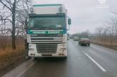 На трассе М-14 в Николаевской области вышел из строя грузовик - движение затруднено