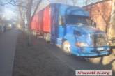 Сенкевич хочет запретить в Николаеве движение грузовиков в рабочую перевозку