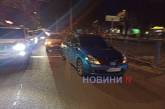 У центрі Миколаєва зіткнулися «Нісан» та «Фольксваген»: на проспекті затор (відео)