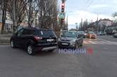 У Миколаєві зіткнулися «Форд» і «Хюндай»