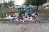 Богатые тоже плачут: в Николаеве «Царское село» завалило мусором