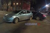 В центре Николаева дважды за вечер произошли ДТП по вине сдающих задом водителей