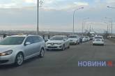 На Варварівському мосту величезний затор — ремонт (відео)