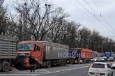 На проспекті в Миколаєві зіткнулися дві фури – пробка паралізувала рух (відео)