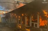 В Первомайске сгорел торговый контейнер: повреждены еще 3 магазинчика (фото)